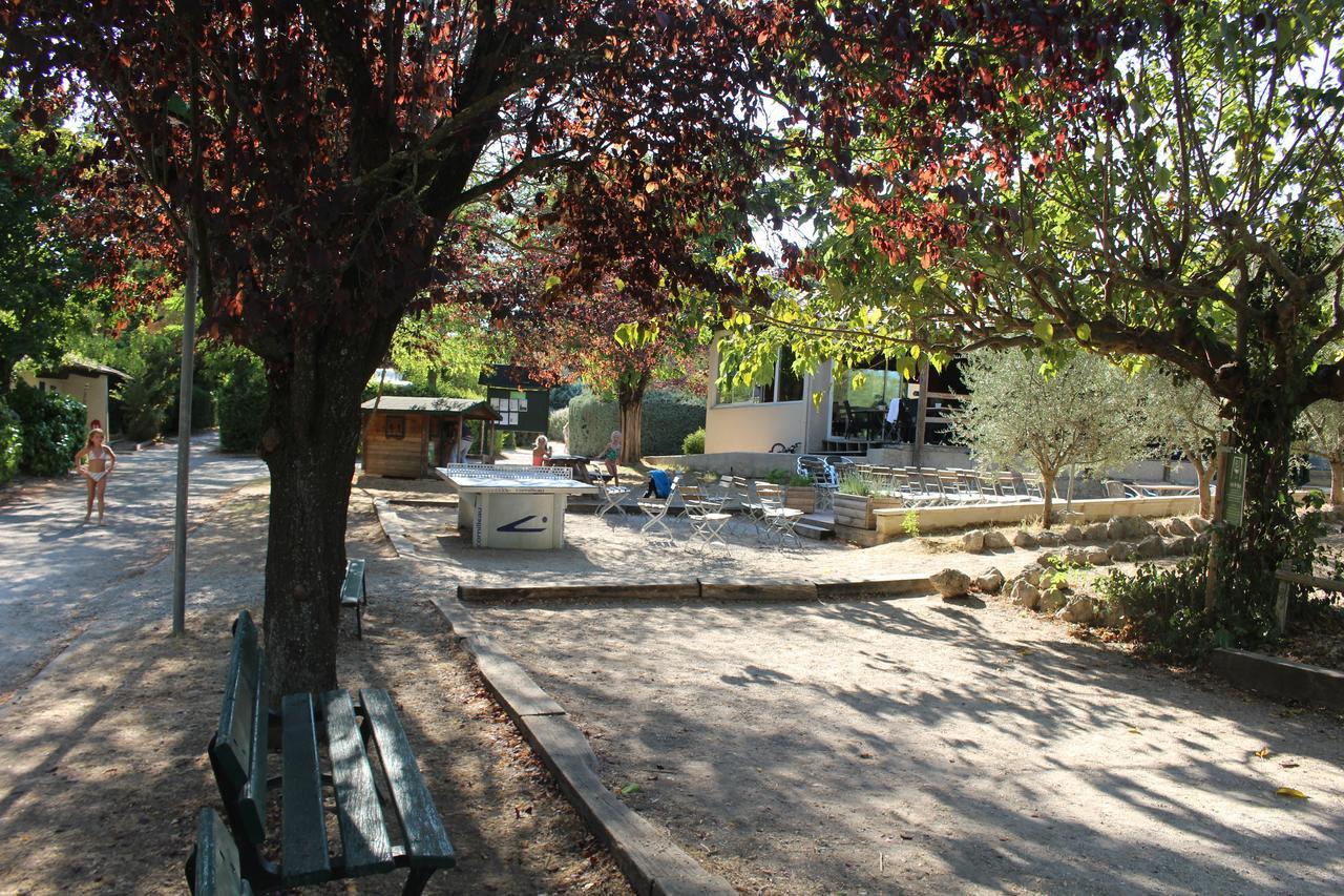 Отель Camping Forcalquier Les Routes De Provence Экстерьер фото